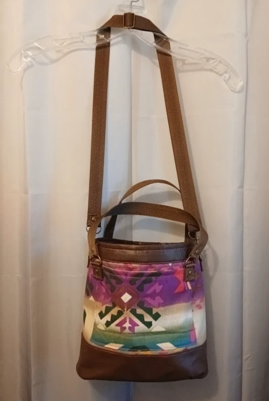 Nova Bolsa de Selim Balde Bolsa Tote Marrom Roxa Chevron Estampa Asteca Plissada - Imagem 2 de 4