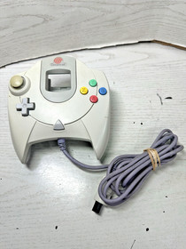 SEGA Dreamcast HKT-3020 Home Console - White and 4 Controllers. FOR PARTS.