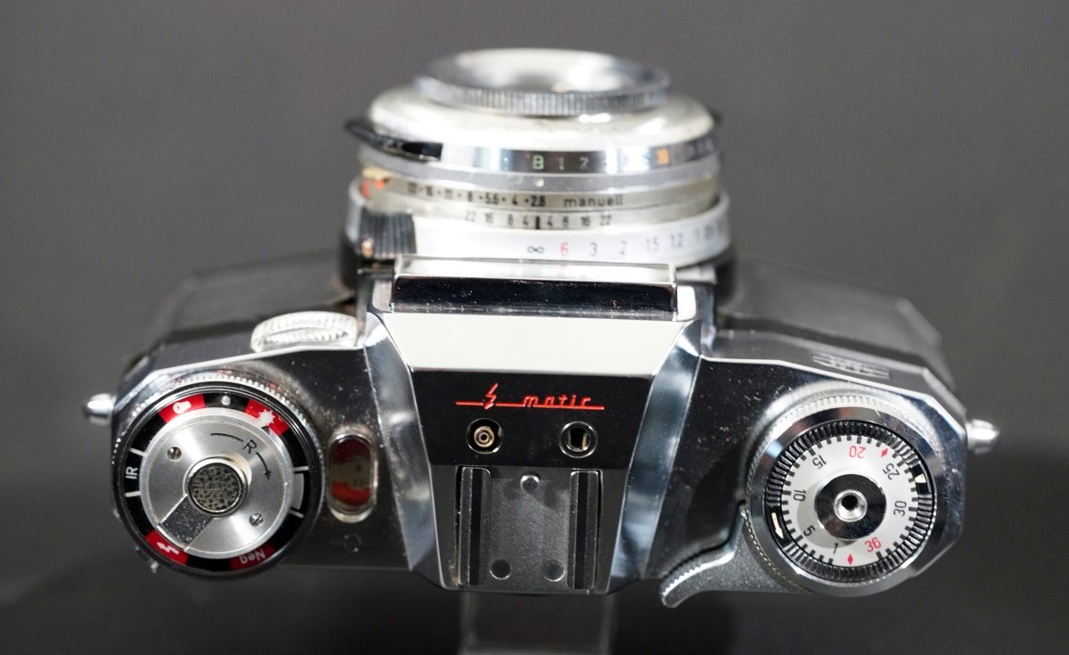 Zeiss Ikon Contaflex Super B 35mm SLR Camera w/ Carl Zeiss Tessar