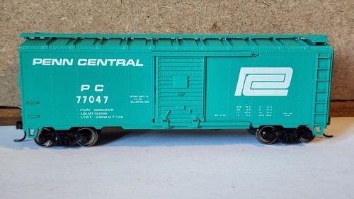 Penn Central Railroad 40' SD 77047 vagón de carga con ruedas de metal Kadee Athearn RTR HO | Zustand: Used
