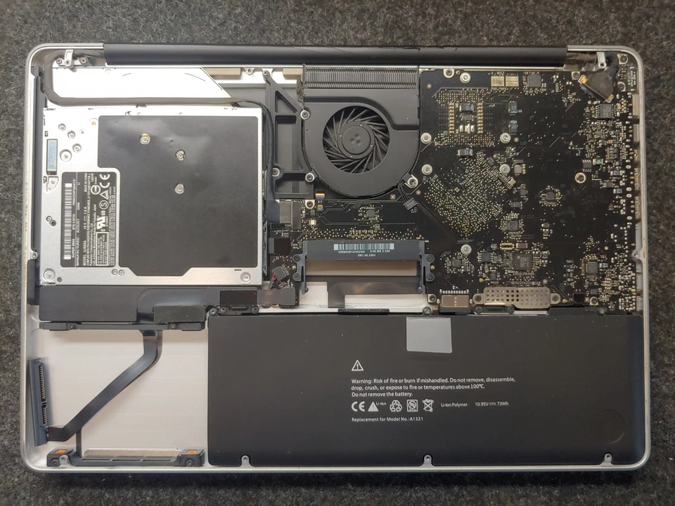 Apple MacBook Pro 15 pulgadas 2,53 GHz mediados de 2009 15" Foto 2 de 4