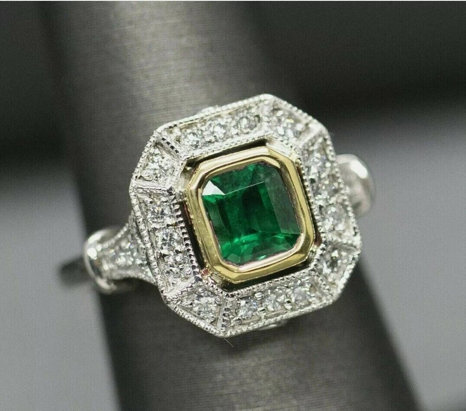Anillo con racimo Art Deco halo creado en laboratorio corte esmeralda verde de 2 quilates de oro blanco de 14 quilates Foto 4 de 4