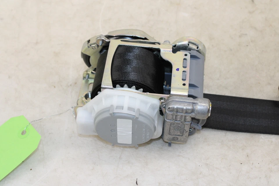 Cinturón de seguridad delantero derecho Audi TT 2016-2023 OEM HE91 Foto 3 de 4