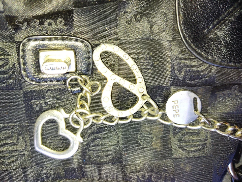 小号黑色 Pepe 牛仔裤英国钱包/手提包带金色链条很好!!! — 第 3/4 张图片