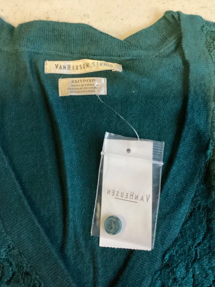 Cárdigan Van Heusen Studio Navidad Verde Botón Frontal Talla XS/TP/XP Nuevo Foto 3 de 4