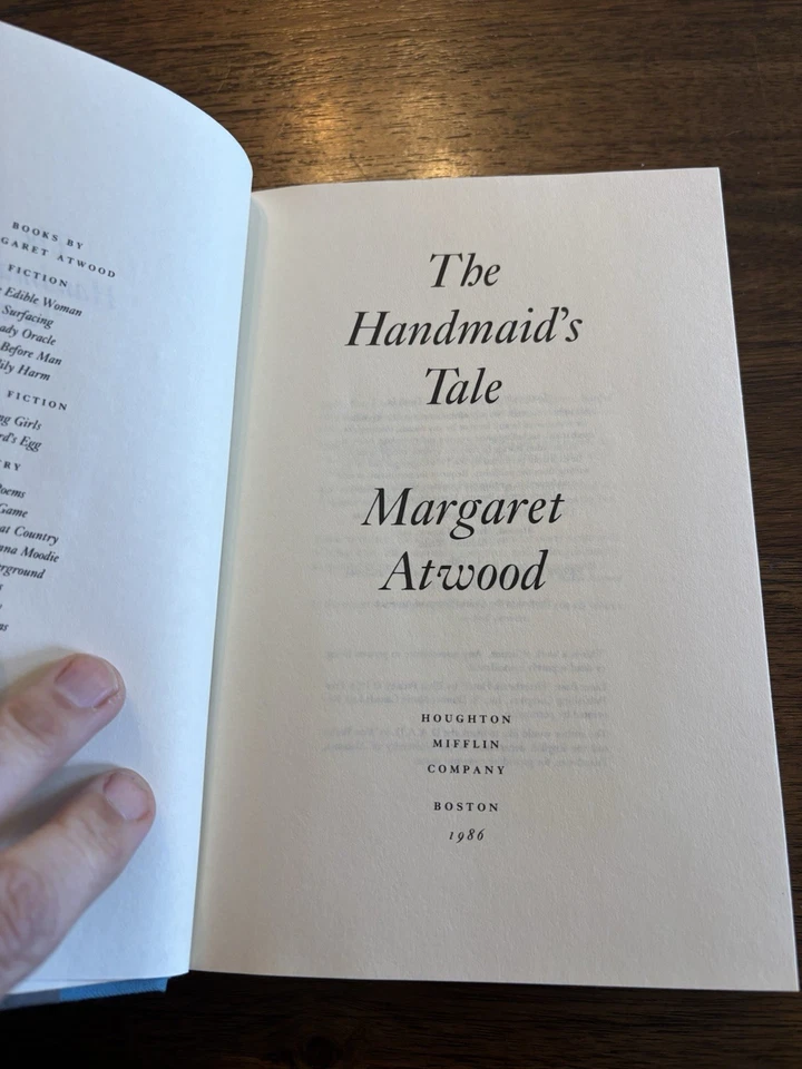 The Handmaid’s Tale by Margaret Atwood BCE 1986 HCDJ Foto 3 de 4