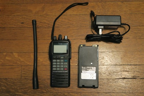 Icom IC-A24 VHF NAV/COM Handheld Aviation Radio +new battery FOR PARTS ONLY FS