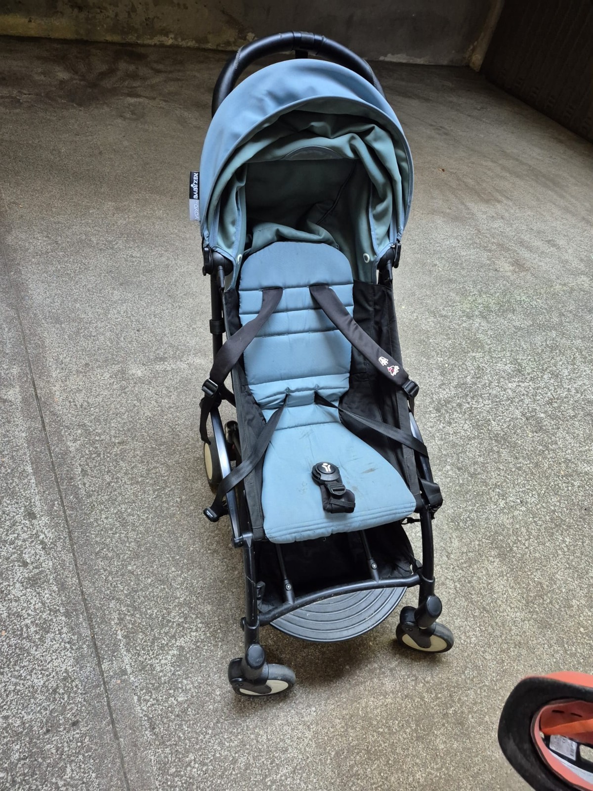Passeggino Babyzen YOYO telaio nero,