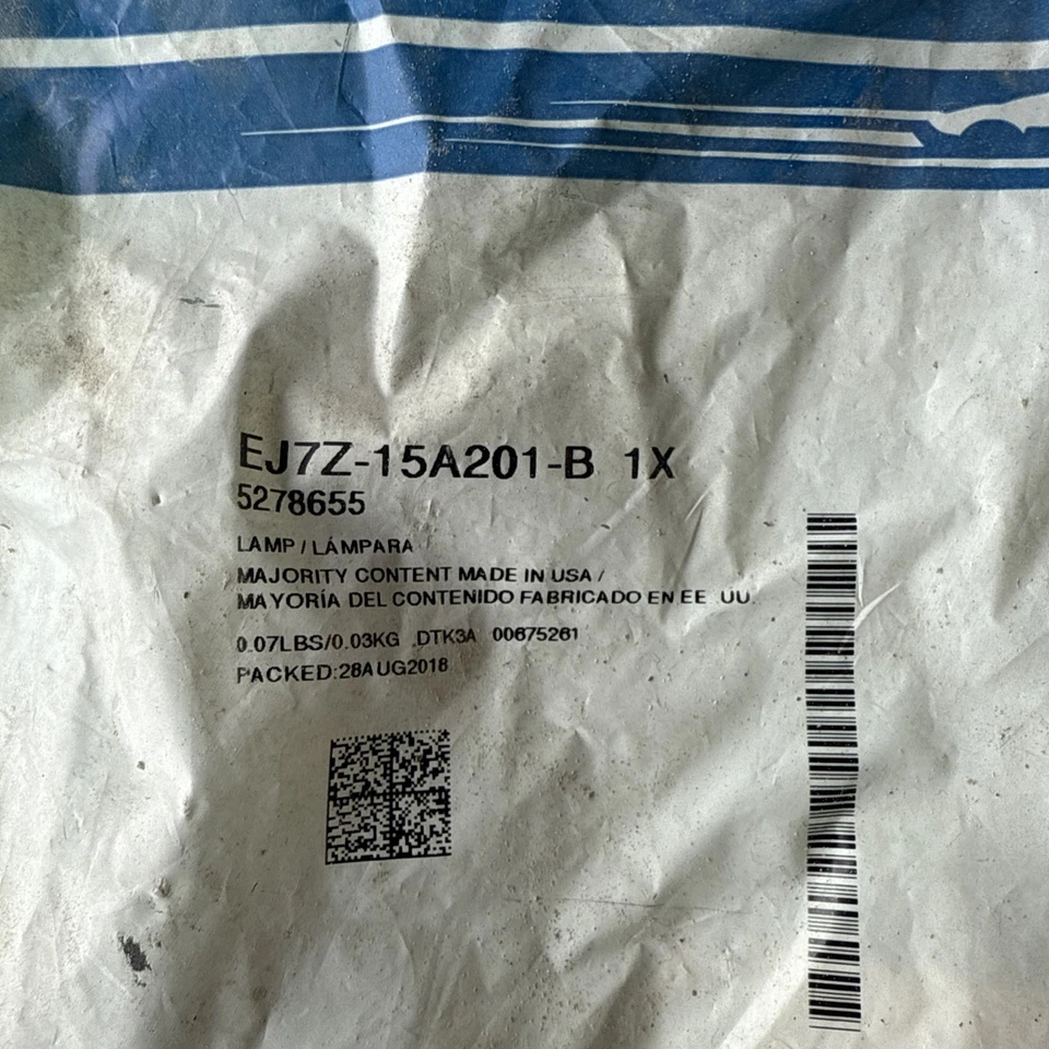 (1) Genuine Ford Side Marker Lamp EJ7Z-15A201-Bf Scratched OEM. Nos - Image 2 of 3