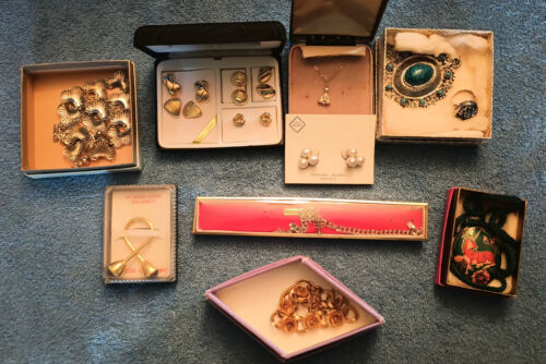 Vintage lot of necklace/bracelet/earrings - image 1