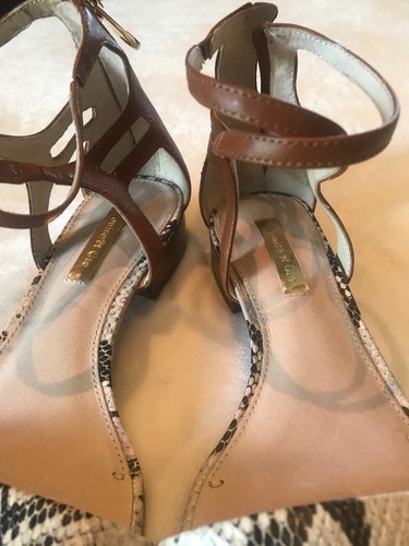 Sandalias planas Nordstrom Louise at Cie 7,5 piel de serpiente marrón oro con cremallera posterior - Imagen 5 de 12