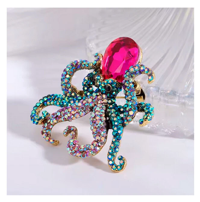 Elegante Brosche in Form eines Oktopus mit funkelnden Kristallen und rosa Stein