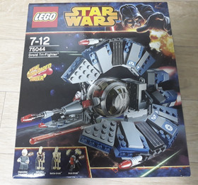 LEGO Star Wars 75044 Droid Tri Fighter Set Palpatine Minifigures Retired New