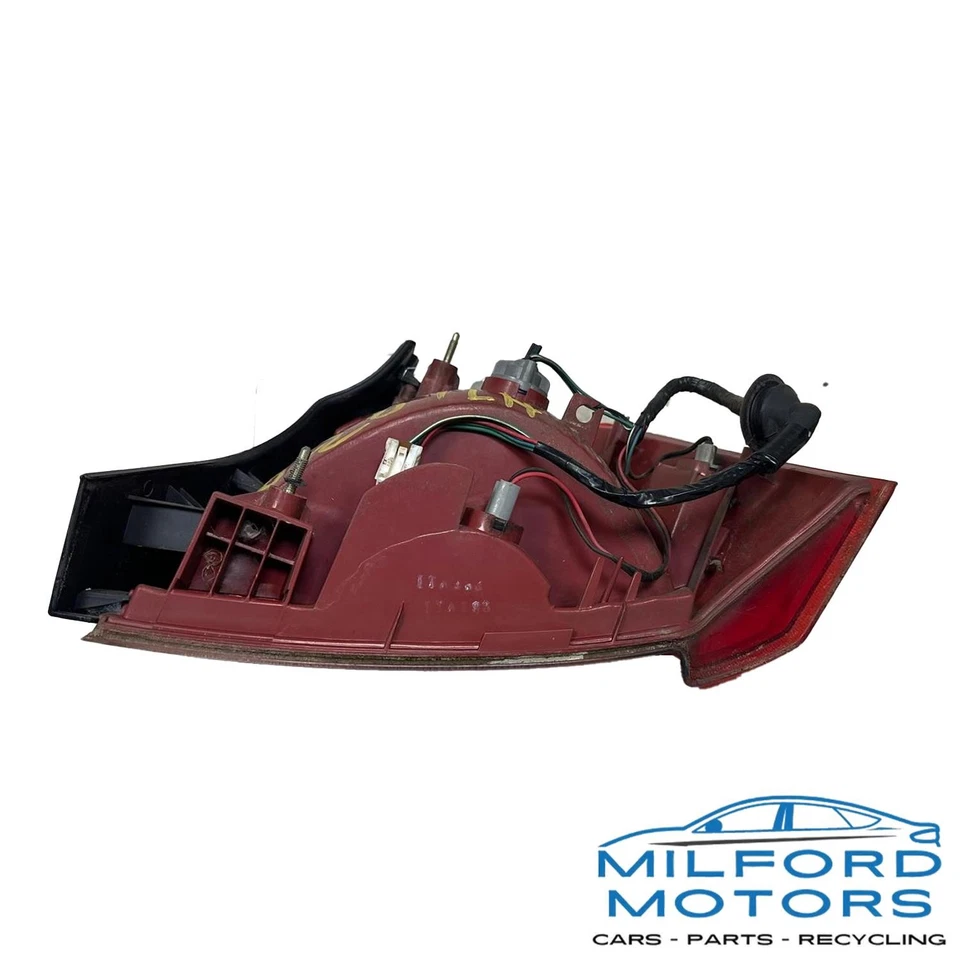 Cuarto de luz trasera del lado del conductor montado en panel para Mitsubishi Galant 04-2006 2,4 L Foto 2 de 4