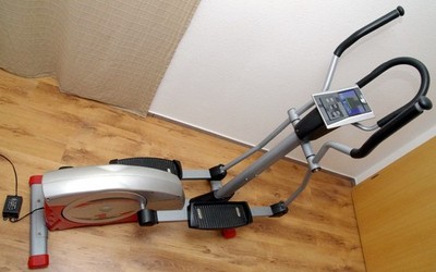 Christopeit CXM 6 Crosstrainer-Ergometer mit Induktionsbremssystem - Silber/Rot