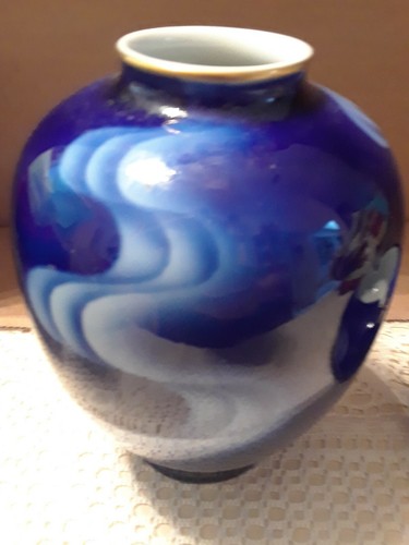 Jarrón y cenicero de porcelana japonesa Fukagawa de 7" azul cobalto blanco y dorado detalles - Imagen 2 de 11