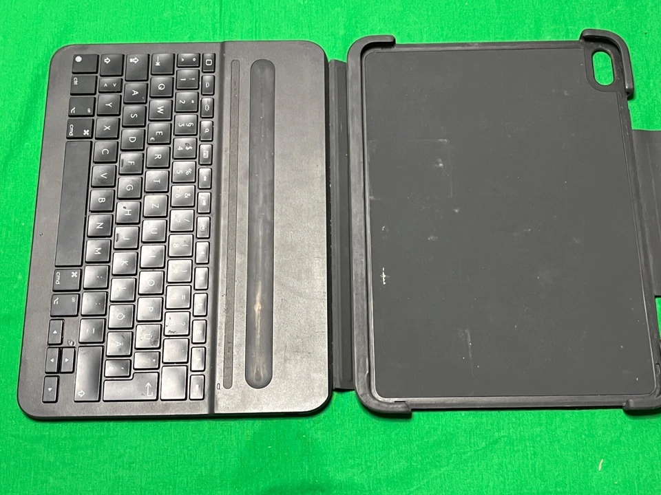 Logitech Slim Folio Pro YR0070 iPad Pro 11 1.gen / iPad Air 4. 5. / Gebraucht