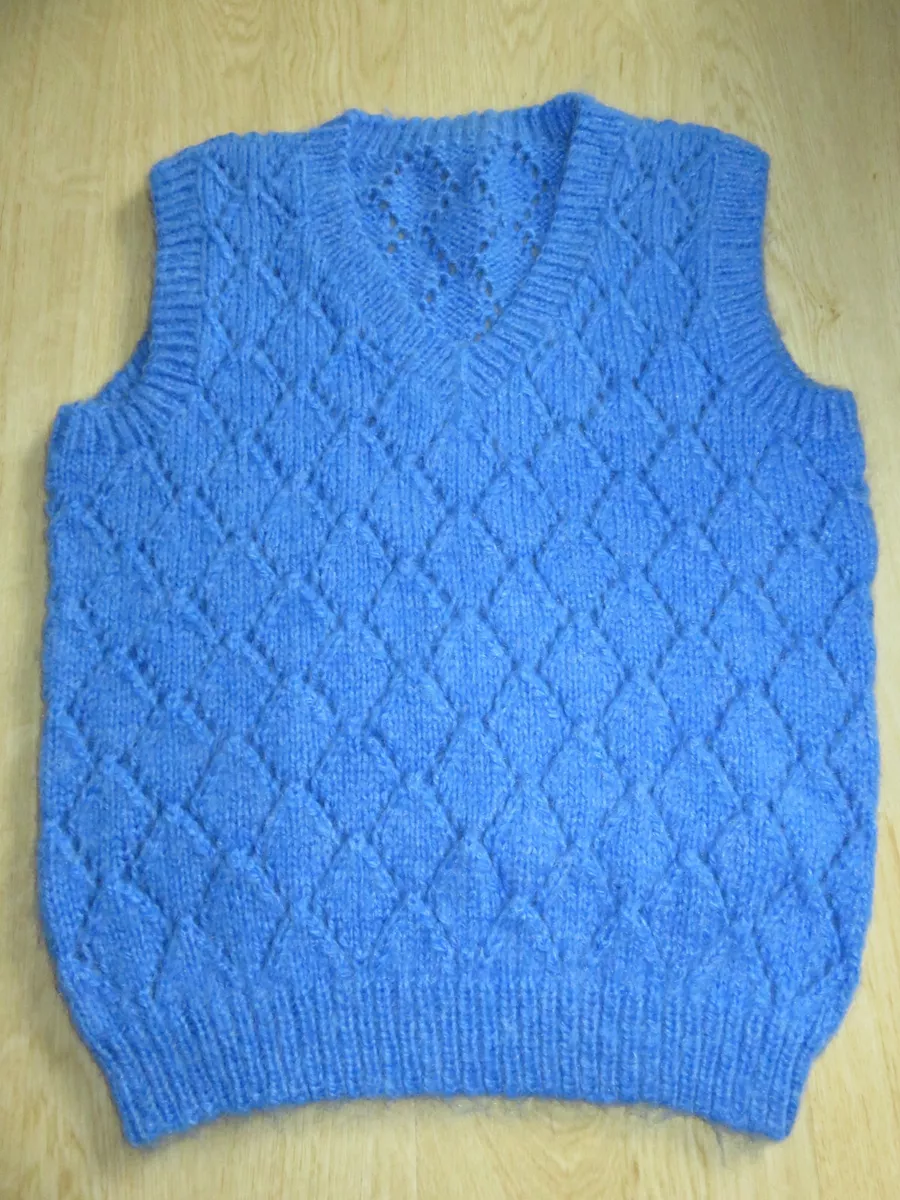 Handknit Classic Diamond Pattern Sweater Vest Medium Blue