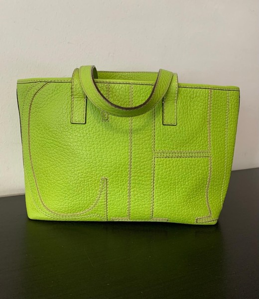 Bolso tote Carolina Herrera en cuero color verde usado muy buen estado