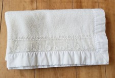 Vintage Quiltex Baby Crib Blanket IVORY - Duck Family Lace Trim - Union Tag USA