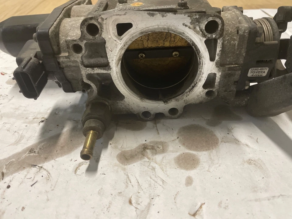 Cuerpo del acelerador de inyección de combustible Lexus GS300 IS300 2000-2004 22030-46210 OEM JDM Foto 4 de 4