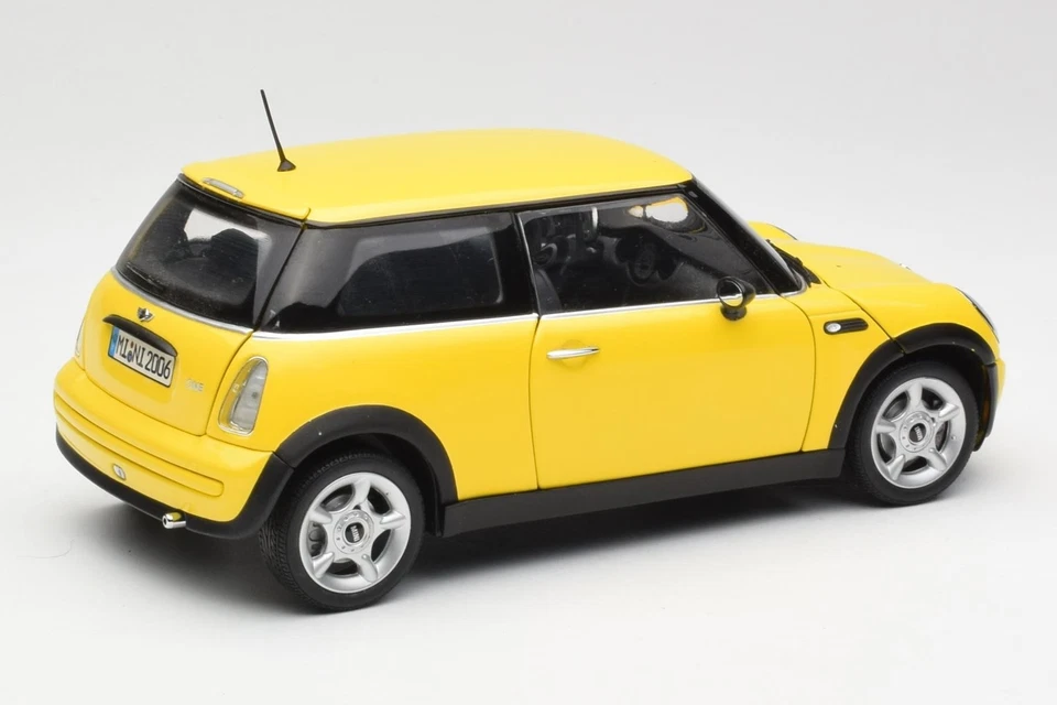80430148553 Mini Cooper One Aerodynamics Package Yellow Kyosho 1/18 - Image 3 of 4