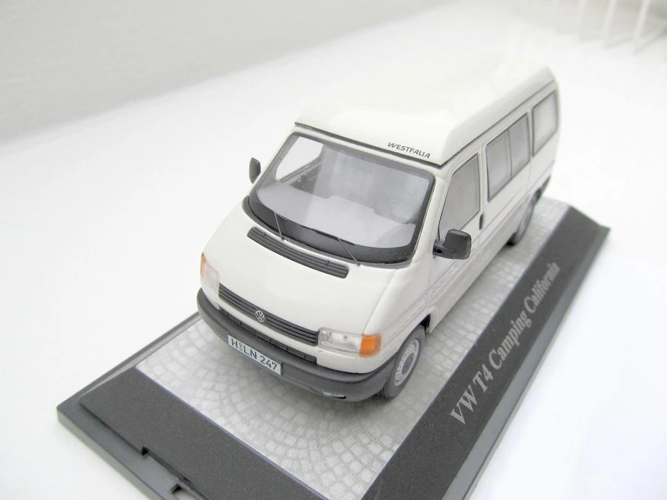 Volkswagen VW T4 Bus California Modello Bianco Grigio 1:43 Premium ClassiXXs - Immagine 2 di 4