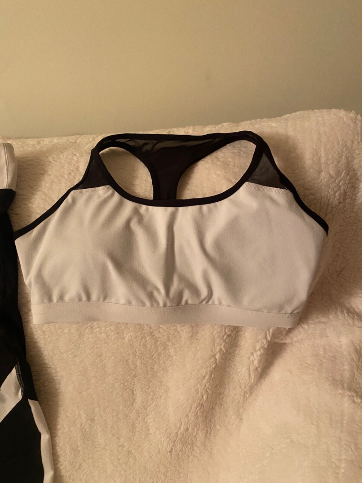 Fabletics workout set very good condition - image 2