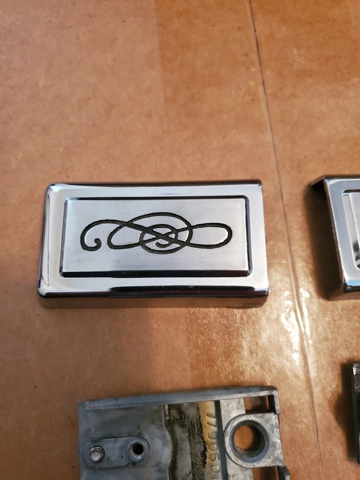 Cadillac Fleetwood 60 1968 1969 especial y 75 puertas tirador cubierta y soporte bonito par Foto 3 de 4