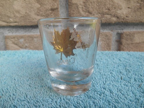 COLLECTION OF 2 CANADA TRAVEL SOUVENIR SHOT GLASSES - Picture 9 of 13