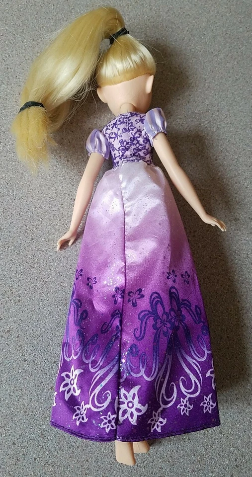DISNEY PRINCESS Tangled RAPUNZEL 11" Doll, Hasbro 2015 Foto 2 de 2