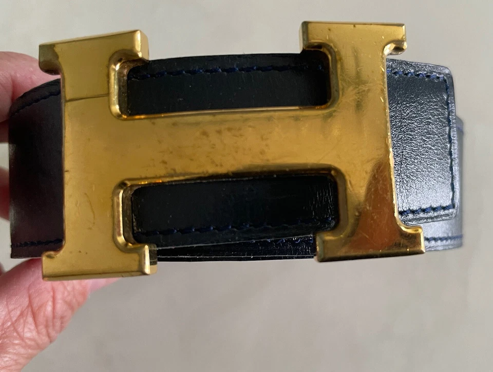 Cinturón reversible Hermes en negro y rojo con hebilla dorada talla 70 Foto 3 de 4