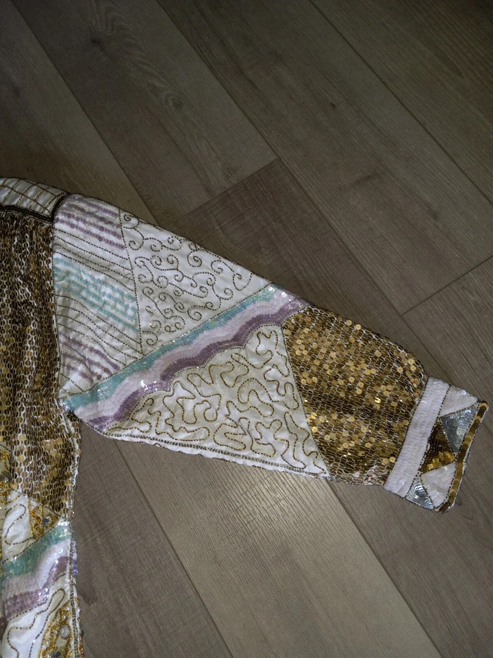 CHAQUETA ART DECO VINTAGE DE SEDA BLANCA CON CUENTAS A MANO AÑOS 80. HERMOSO Foto 4 de 4