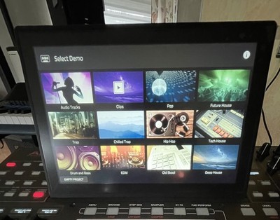 AKAI MPC X Sampler Music Production Workstation +Neuwertig