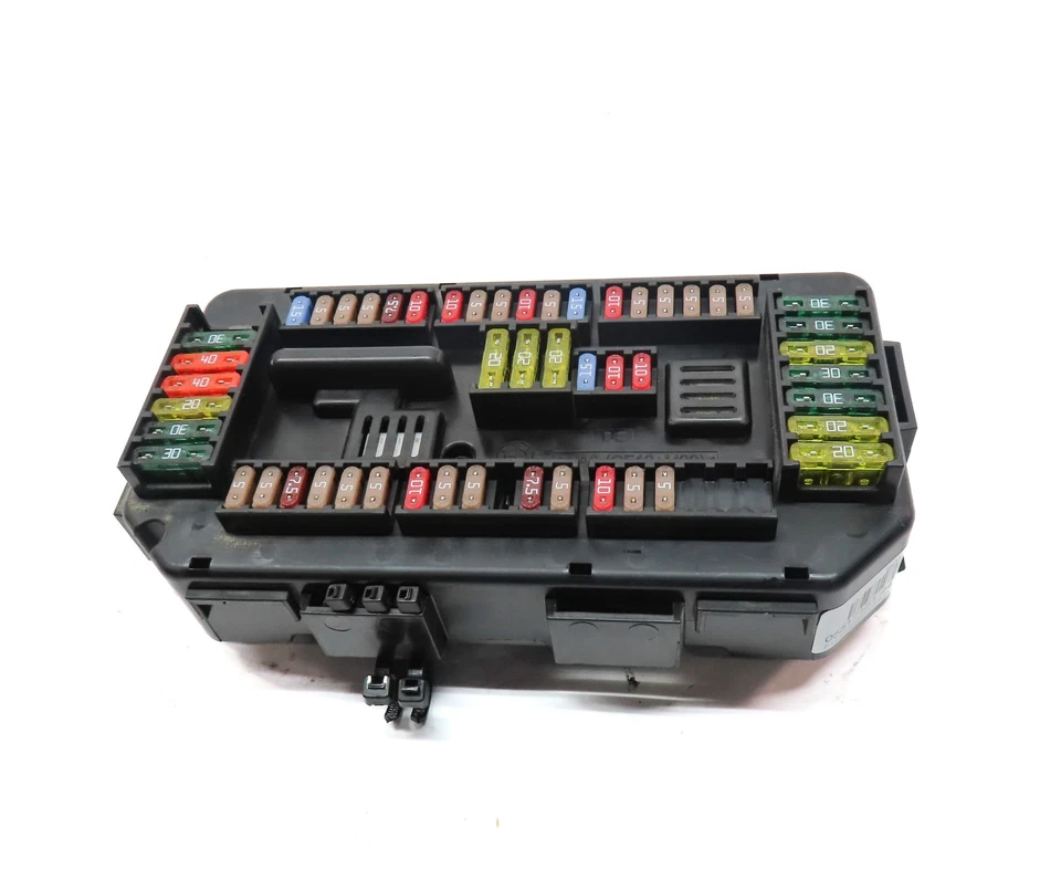 BMW X5 (F15) 2014 montaje de caja de fusibles relé distribución de energía delantera Foto 2 de 4