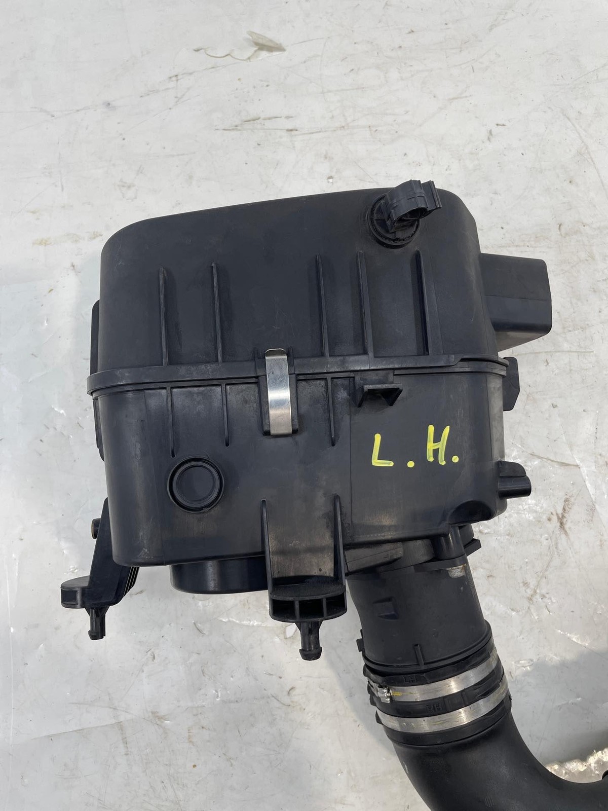 2014-2017 Maserati Quattroporte Left 3.0L Air Intake Filter W/ MAF Sensor LH OEM