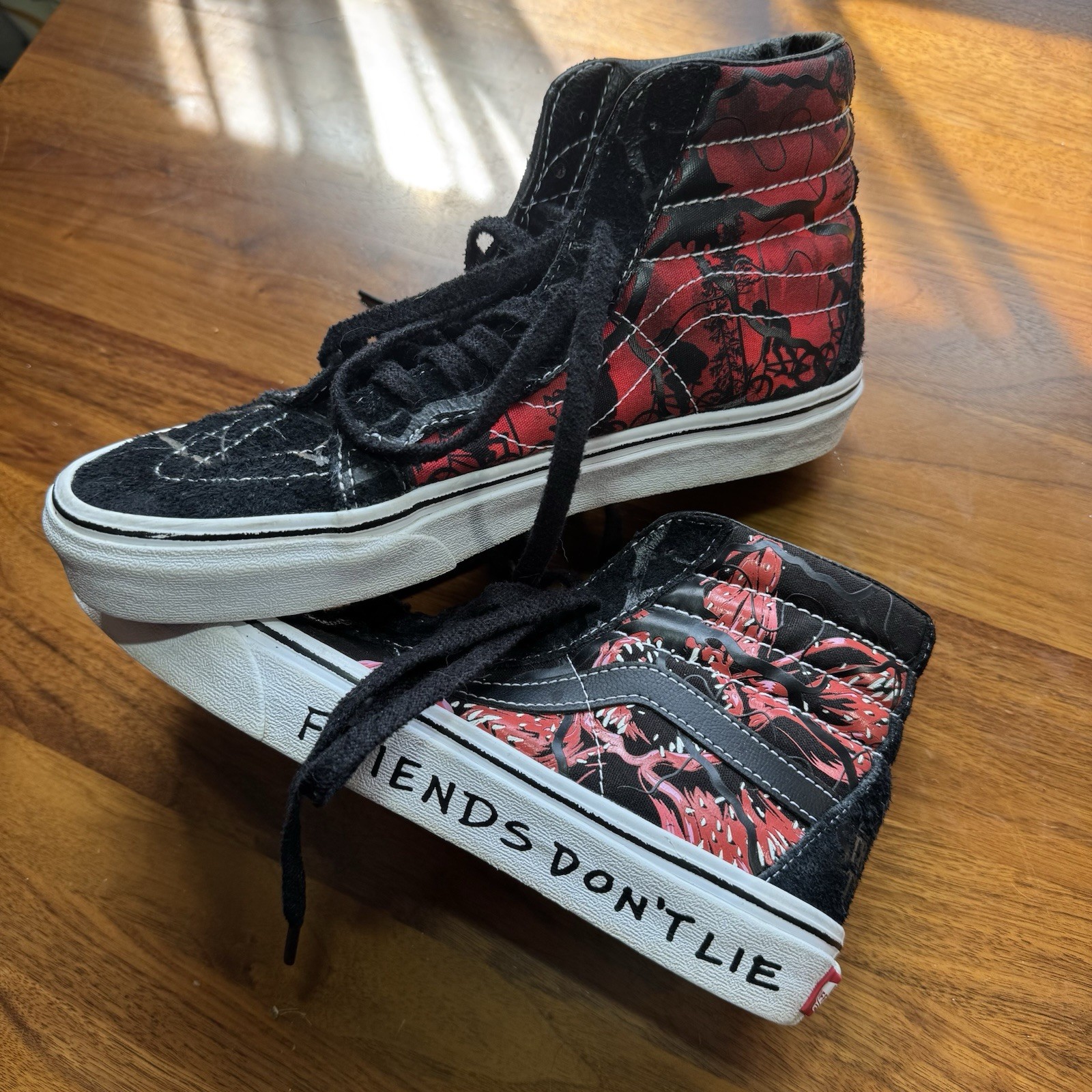 SAOLA Vans High Tops Scamosciato Stranger Things Nero Tg Uomo 7 Donna 8 5 Nuovo senza etichette
