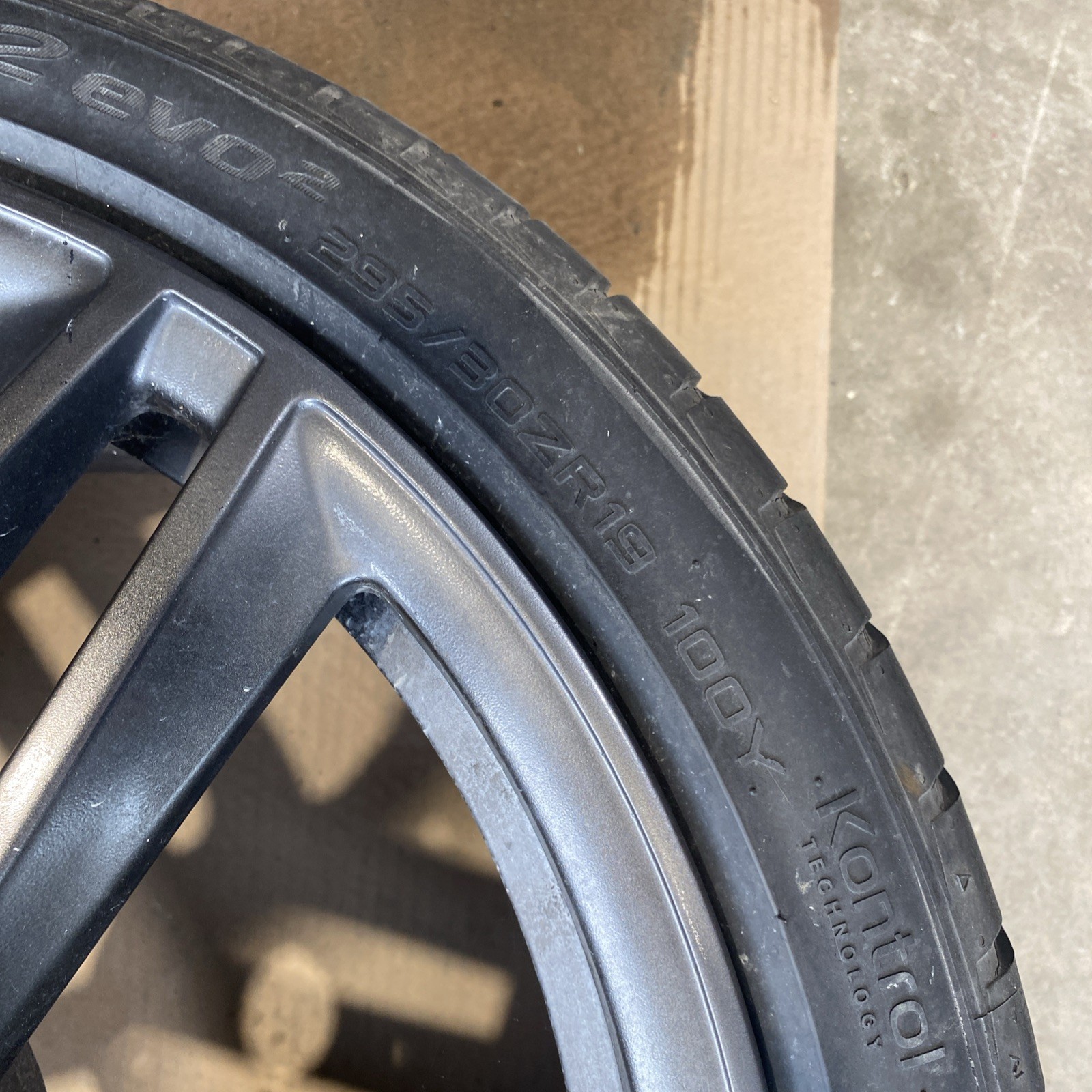 2014 2015 Audi R8 V8 REAR Tire 19 * Rim Wheel  Hankook 295 30 ZR19 100Y