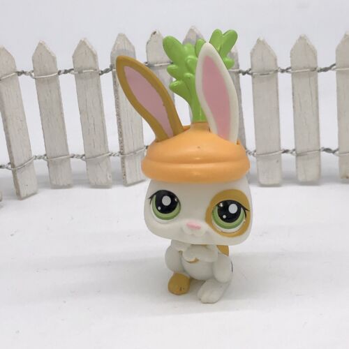 Littlest Pet Shop Authentic # 1606 White Brown Spot Carrot Hat Rabbit Green Eyes - Picture 1 of 4