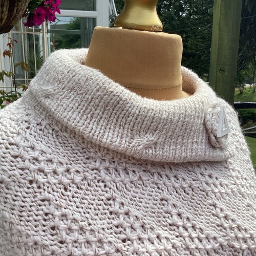 knitted poncho women Absolutely Gorgeous On Beautiful Condition xL - Picture 13 of 24