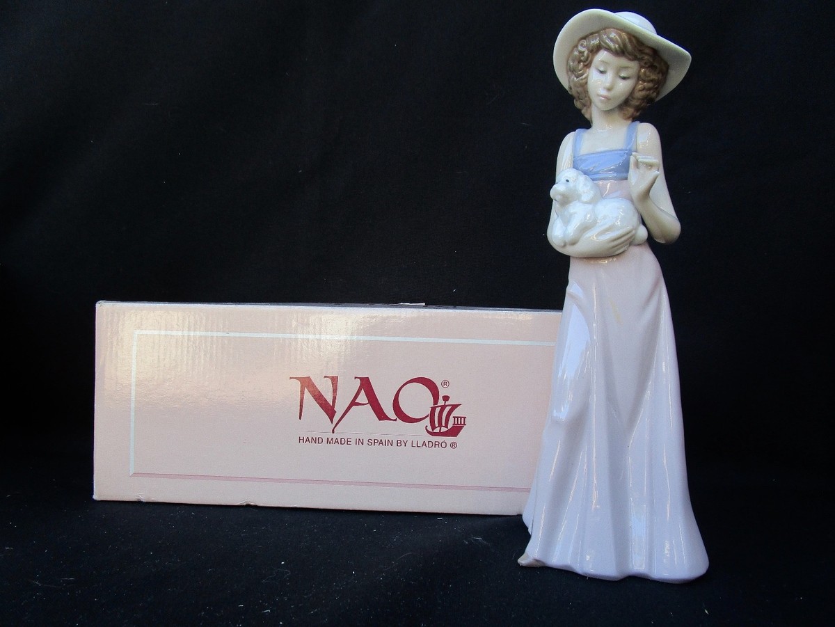 Beautiful Lladro NAO 