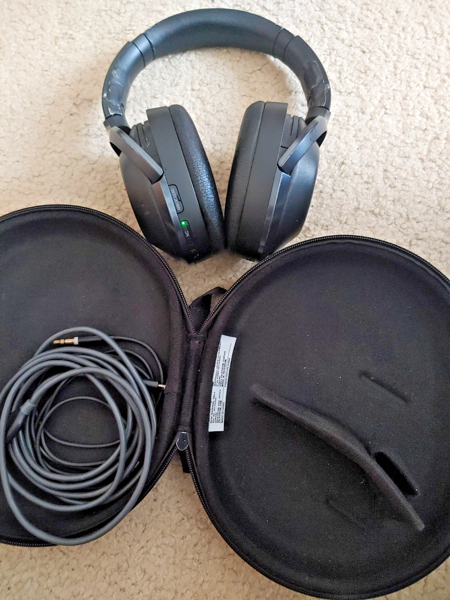 READ* Sony MDR-1000X USB-C Wireless Headphones With Case. Black
