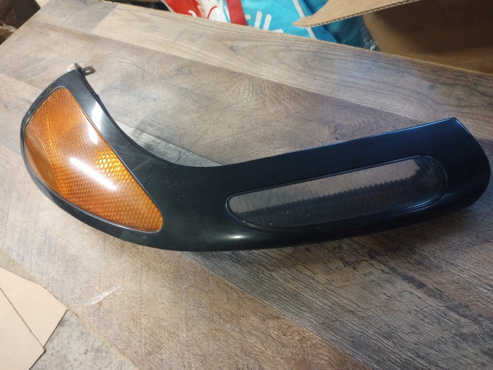 1991 - 93 Dodge Stealth RIGHT Front Corner / Turn Signal Light / Lamp - Image 2 of 4