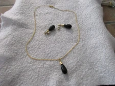 Park Lane Vintage Necklace Goldtone Back Stone Teardrop Pendant w/earrings