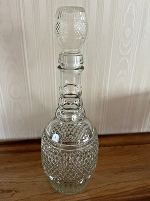 Vintage Diamond Cut Glass Decanter MD 1975 Mogen David - Wine / Whiskey