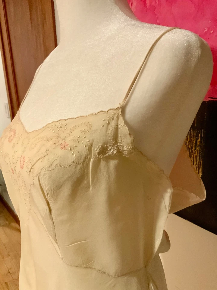 1930-е вышитое вручную платье-слип из чистого шелка | шампанское - S - винтажное шелковое слип - Изображение 4 из 4