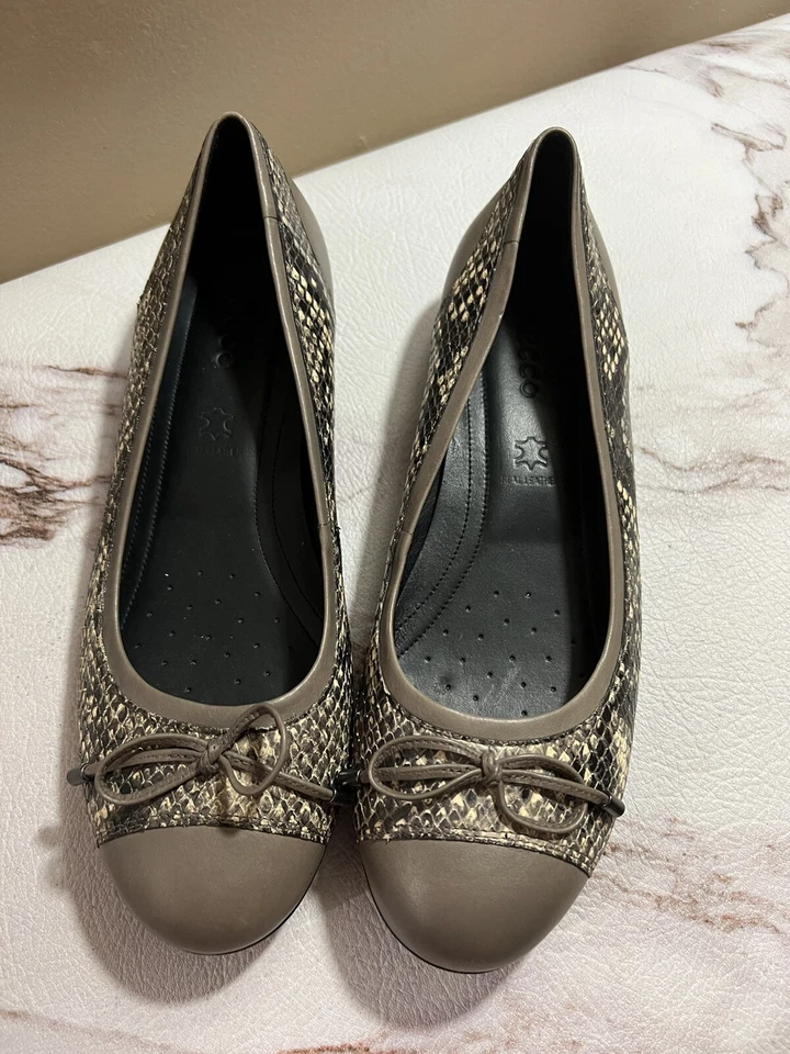 Bailarina Ecco para mujer táctil arco ballet plano, estampado de serpiente, talla 37 6,5 7 EE. UU. Foto 2 de 4