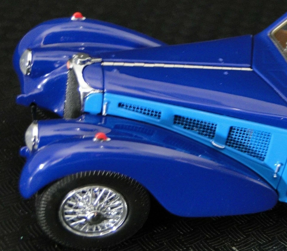 Bugatti Race Car Concept Model Vintage Classic Carousel Blue 1:24 - Image 4 of 4