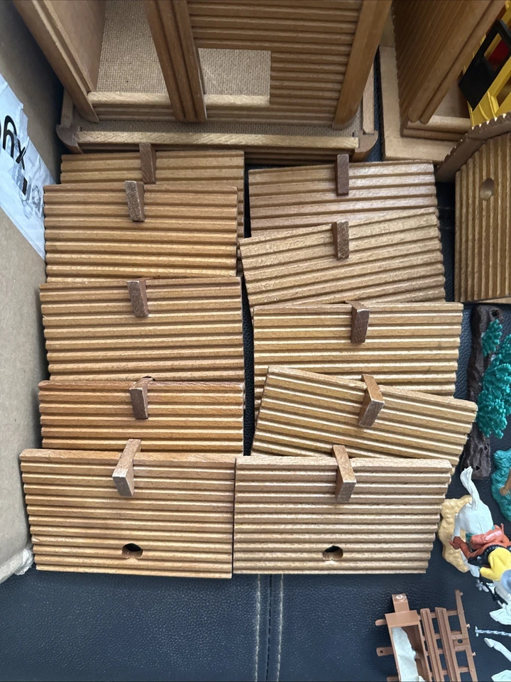 Lote de figuras y edificios de juguetes TIMPO, algunos están rotos Foto 2 de 4