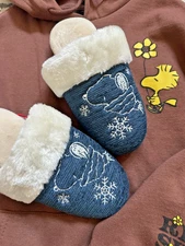 PEANUTS Snoopy Memory Furry  Foam  Holiday Slipper Sizes M/L  Japan